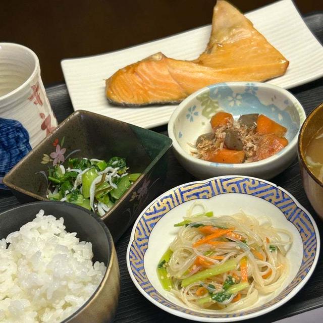 4.16【おお家ごはん・夜】焼魚・和え物・春雨サラダ とか❣️ﾃﾞｽ。
