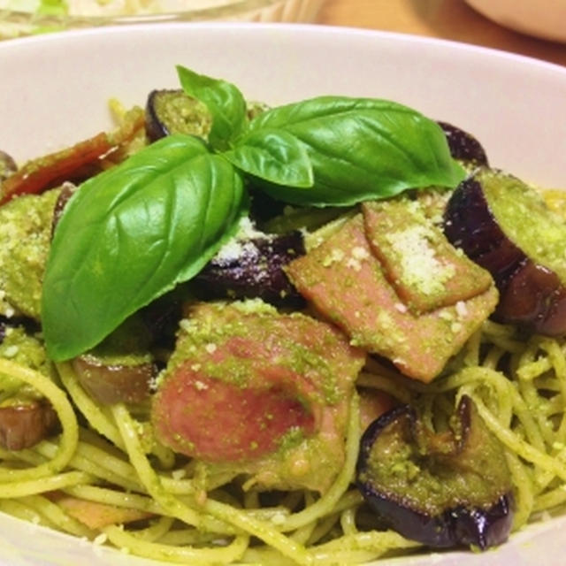庭のバジルでソースを作ってジェノベーゼパスタ♪