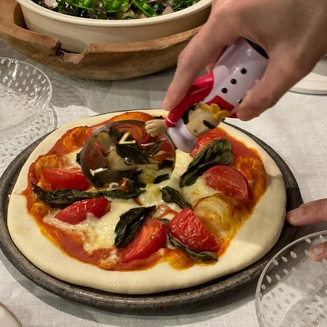 自家製ピザと自家製ソーセージの夜ごはん