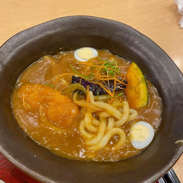 中にとろろご飯が隠れている「豊橋カレーうどん」を明治42年創業の老舗「玉川 豊橋広小路本店」で