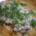 玉ねぎドレッシングで食べる鯛の温製カルパッチョ仕立て