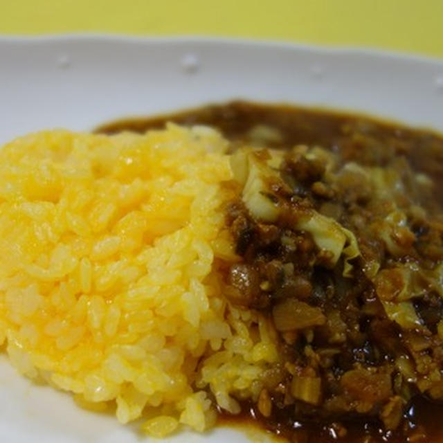 卵ご飯にキャベツカレー　