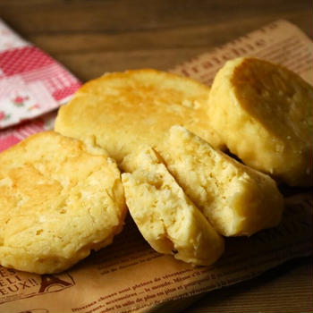 発酵なしですぐできる！もちもちお豆腐パンのレシピ。フライパンひとつで簡単な作り方。
