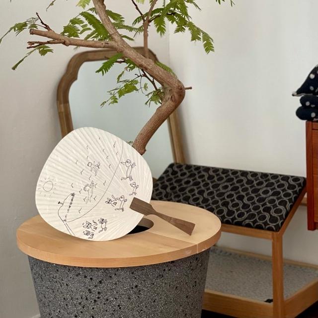 【ダイソー】100円のうちわに、画伯がお絵かきした♪