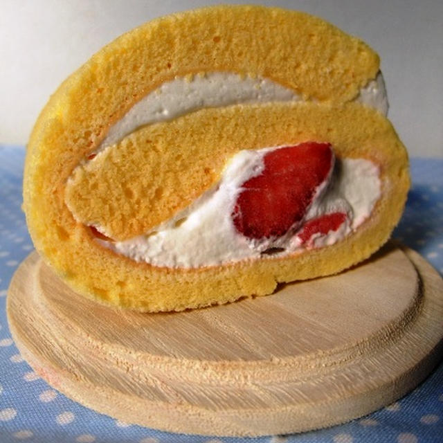 あまおうのロールケーキ。