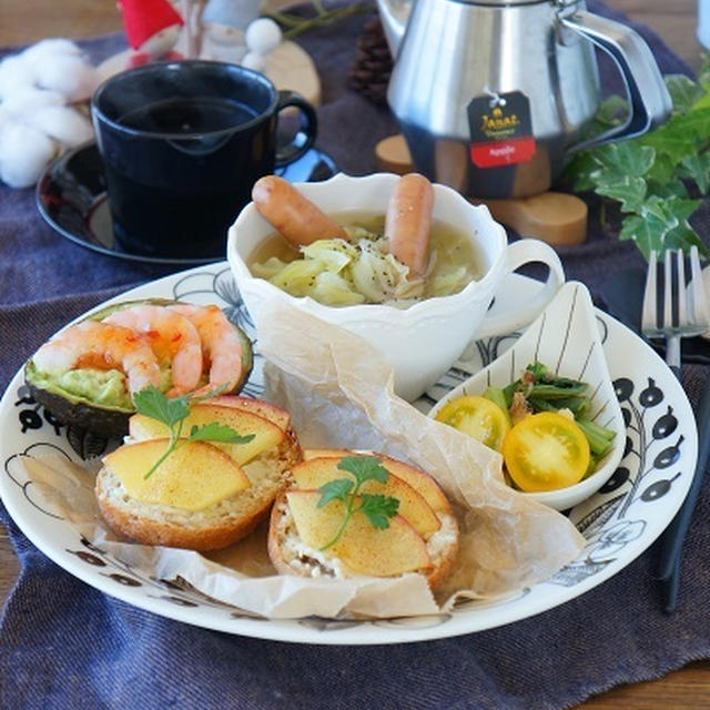 クリームチーズと焼きりんごパンでワンプレート