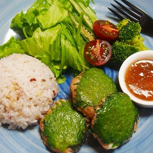雑穀ごはんと長芋シャキシャキ鶏つくね　梅しそソースで！