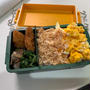 サイズ感が違う載っけ弁当（笑）