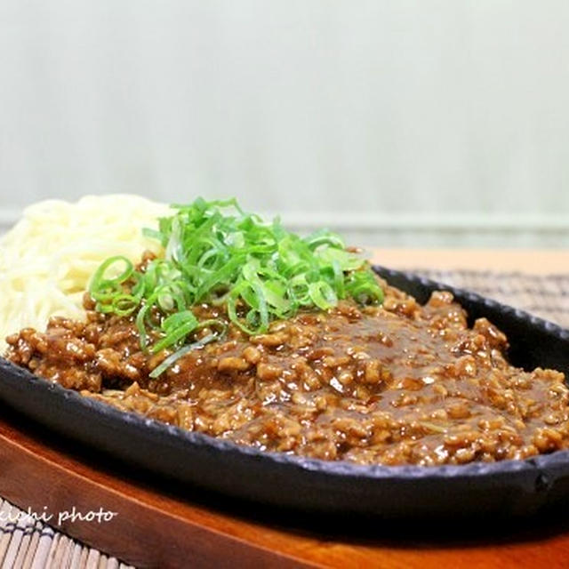 熱々、鉄板ジャージャー麺＆鍋をした翌日は「野菜たっぷり豚の生姜焼き」