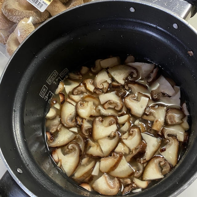 今日のキノコご飯☆飛騨やまっこ生しいたけ