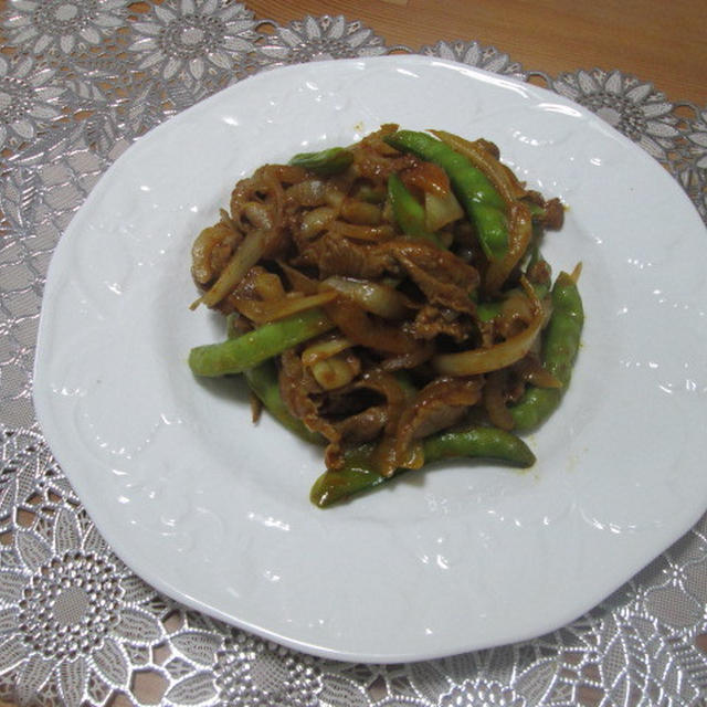 新たまねぎと砂糖えんどうで☆春野菜と豚肉のカレー風味炒め