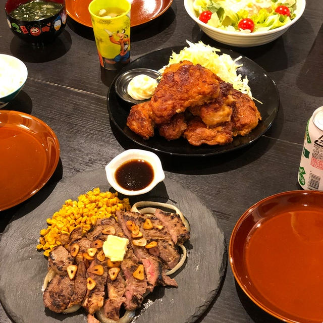 晩御飯です「から揚げとステーキ」