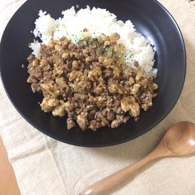 激安なそぼろ丼だよ〜！！