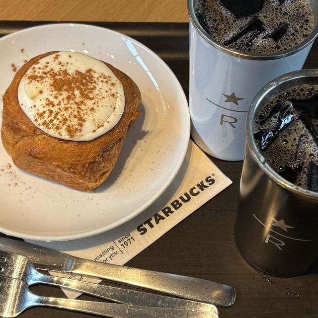 スタバの新しいシナモンロール♪