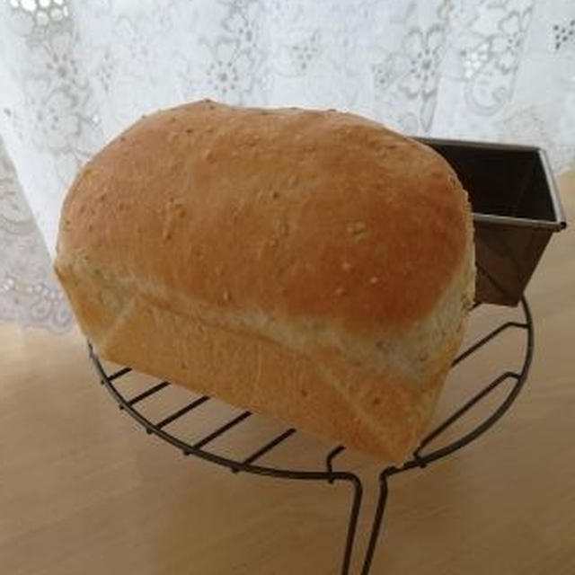 醤油麹の白ごま食パン♪