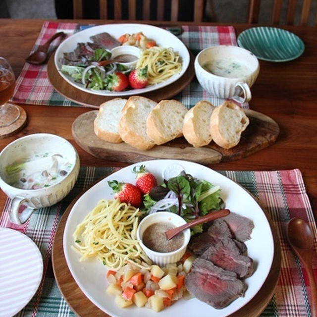 クリスマスの晩ごはん。一緒にマフィン作り。
