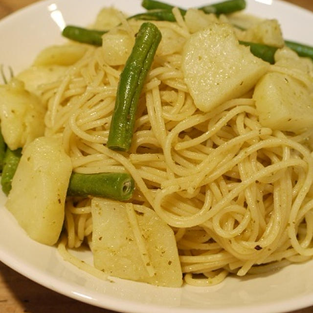 おうちイタリアン、じゃが芋といんげんのジェノベーゼ＆ズッキーニのピザ