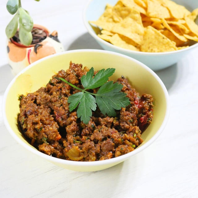 ミートソースは、トルティーヤチップスと食べるから美味しい。
