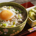 ■THE.朝ご飯【ストーブ炊き五穀米入りの朝粥】菜園野菜一杯と卵落としています♪