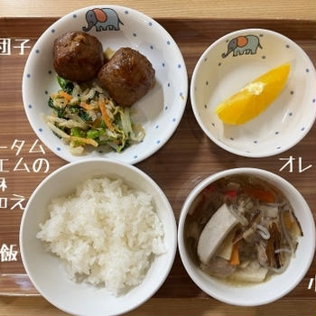 幼稚園の給食（肉団子）