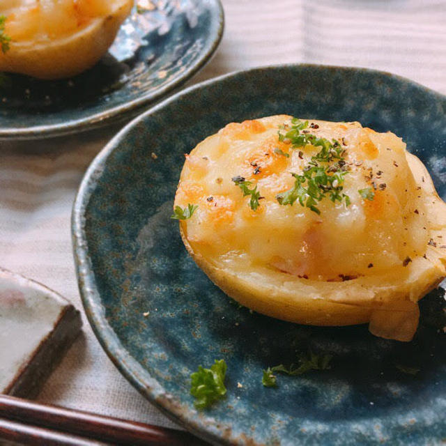 レンジで簡単！副菜にもおやつにも夜食にも♡ハムマヨチーズのじゃがいもカップ