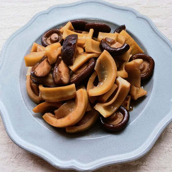 ちょうどいい塩梅のタケノコと椎茸の甘辛煮