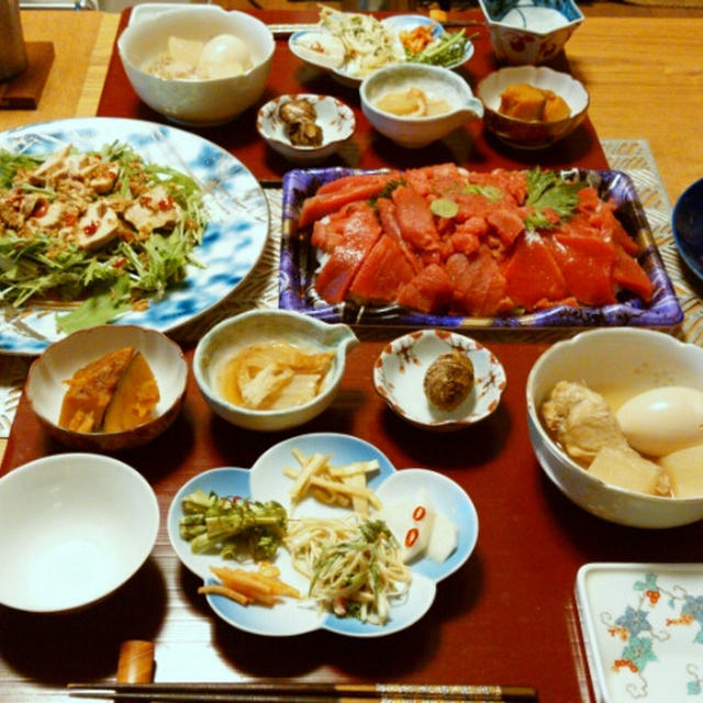 手羽大根、鶏チャーシューサラダ、小鉢盛り合わせに本マグロの鉄火丼で晩酌