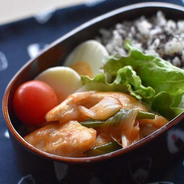 お弁当おかず「鶏むね肉と長ネギのケチャップ甘酢」