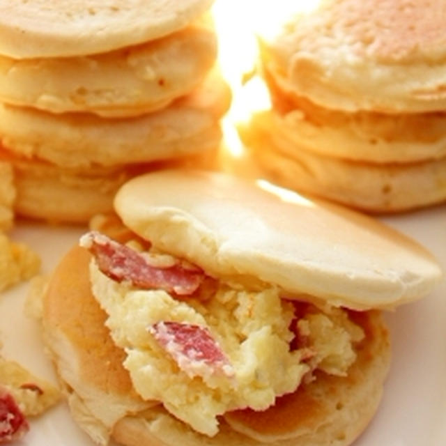 簡単！ブランチパンケーキ　ベーコンポテトサラダ