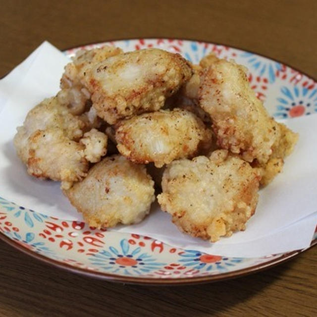 カリッとジューシーなフライパンで揚げる『鶏むね肉のから揚げ』－塩にんにく味－