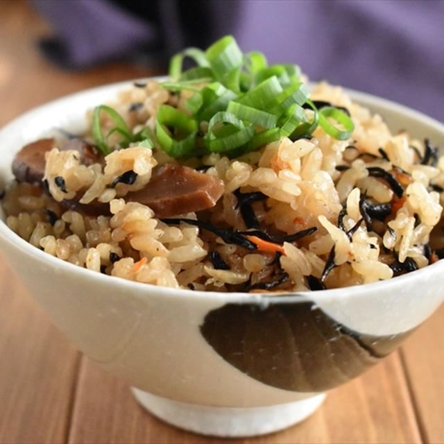 包丁不要！鶏肉とひじきの炊き込みご飯