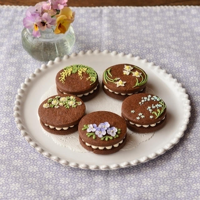 バレンタインのアイシングクッキーサンド