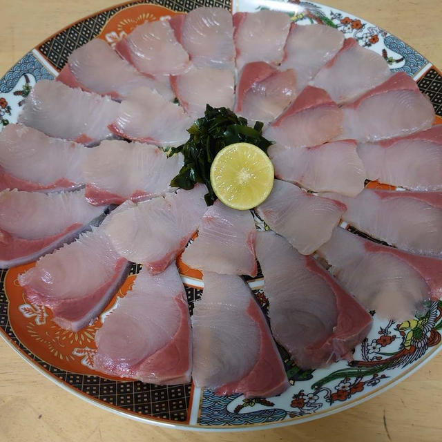 ブリのお造りと正月料理＆中島屋の純米吟醸　寿