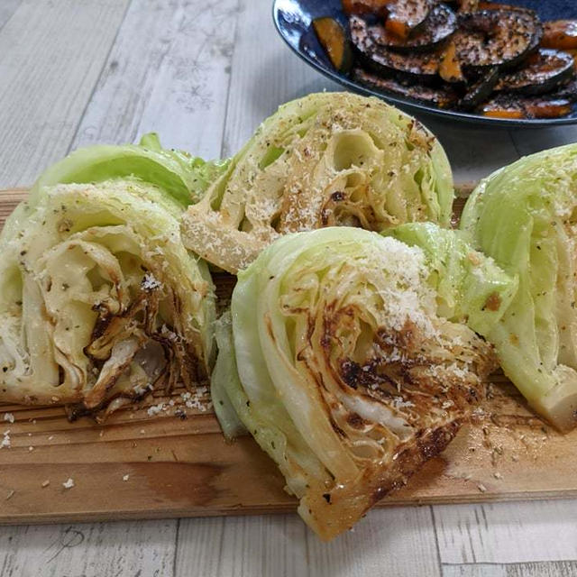 【キャベツのエチュベ】エチュベとはフランス料理で「素材の味を生かして蒸し焼きにする料理」らしい。