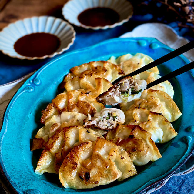 一手間減！味付け不要で時短の楽ちん化餃子﻿【白菜とセリ餃子﻿】