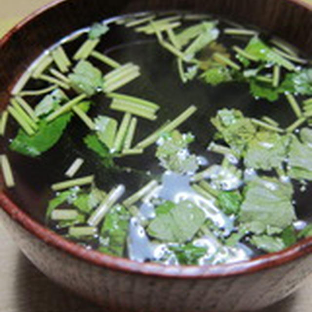 「三つ葉とわかめの澄まし汁」