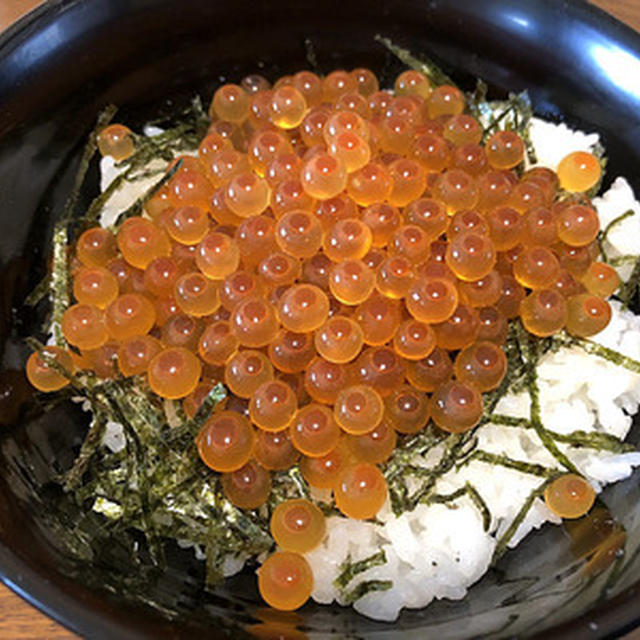 贅沢して久しぶりに「イクラ丼」
