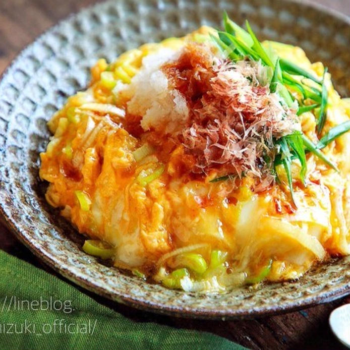 皿に入った、めんつゆ玉子丼