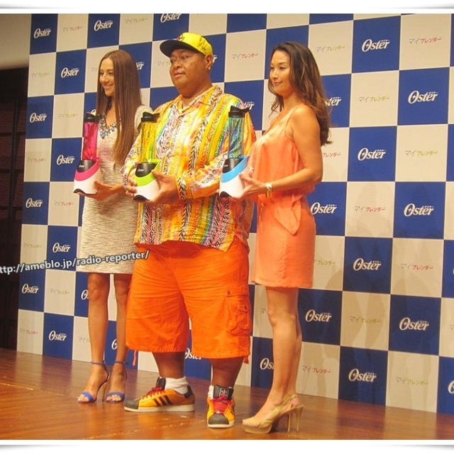 簡単スムージー生活☆道端カレン･KONISHIKI夫妻愛用オスター マイブレンダー
