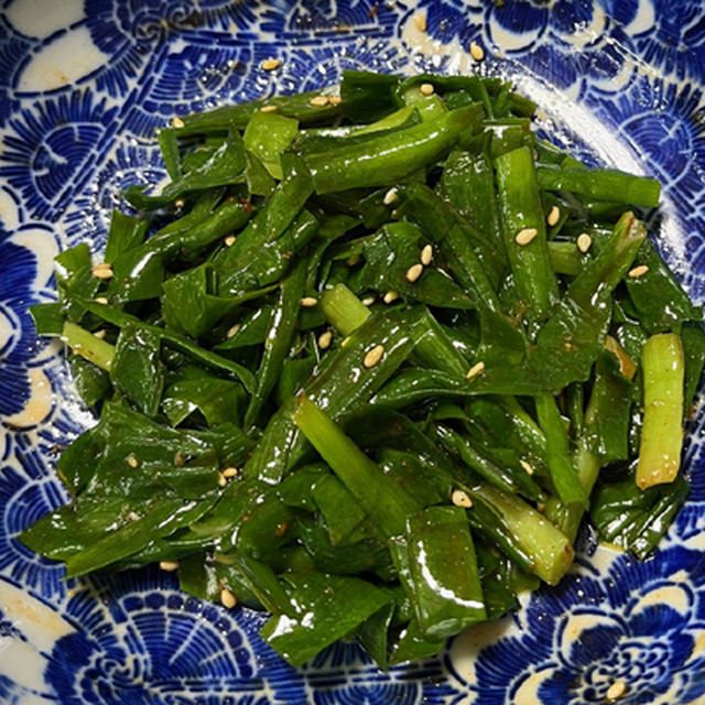 野生のニラのナムル