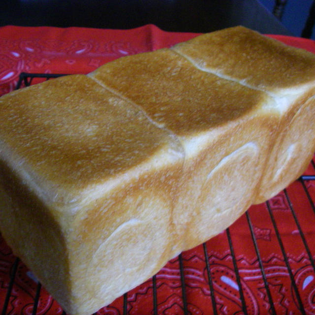 全粒粉角食パン（クリチ入り）