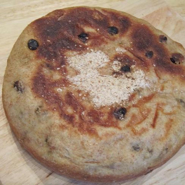 2010年8月25日（水）　Brown ｂread ｆlourでレーズン入りフライパンパン（UKにて）