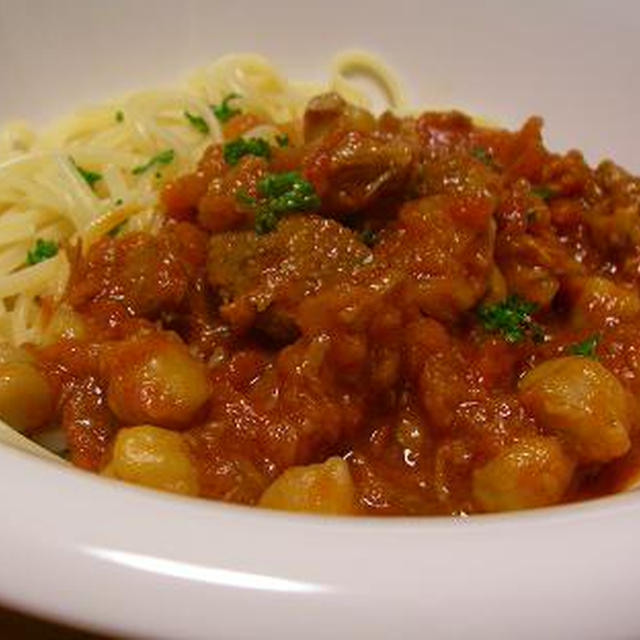 豚肉とガルバンゾのトマト煮込み