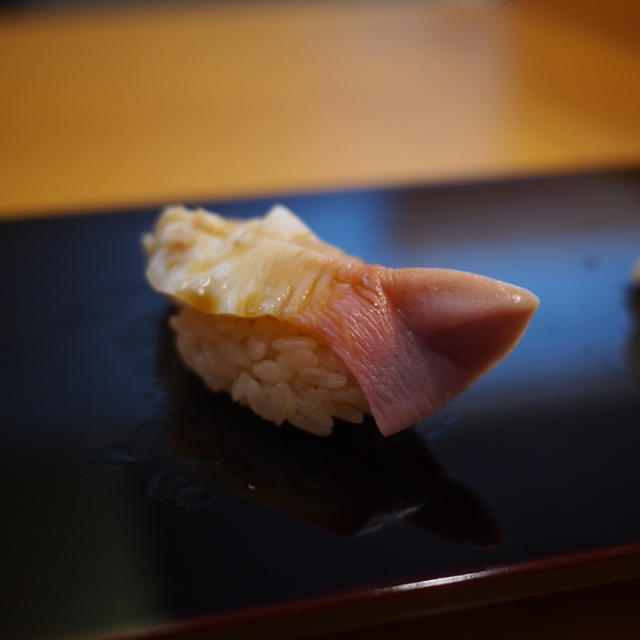 赤酢のシャリで地物を中心に握る　小判寿司＠仙台