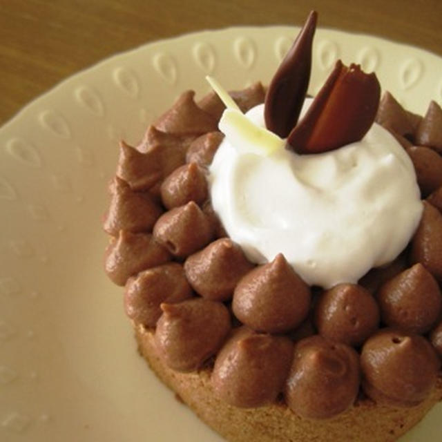 チョコカスタード　の　デコレーションケーキ