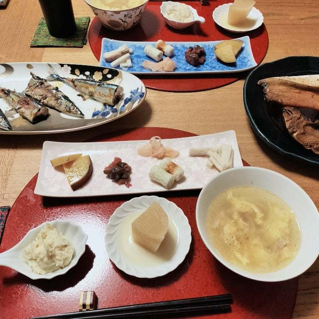 ダンナごはん、焼き秋刀魚、煮魚、小鉢7品とたまごスープ、スイーツプレート付！！