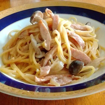 きのこのクリームパスタ