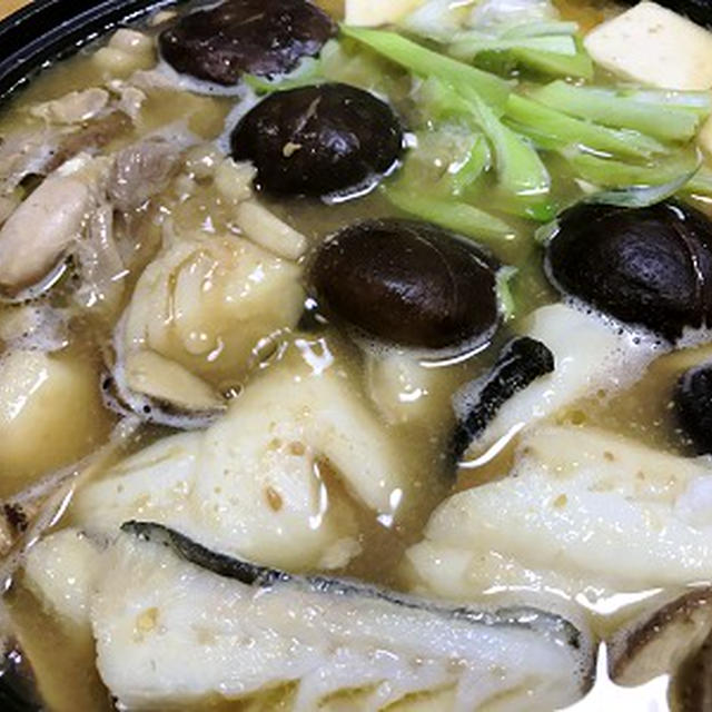 鱈と鶏肉のみそ仕立ての鍋＆野菜サラダ♪