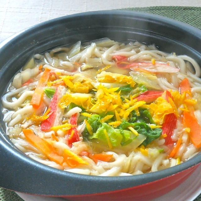 簡単＆ヘルシーであったかい〜たっぷり白菜に生姜と柚子のうどん鍋。