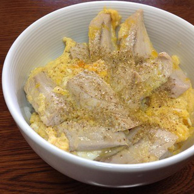 昼ご飯に「マグロのすき身の卵とじ丼」